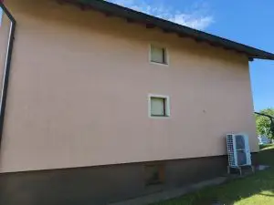 Očiščeni del fasade