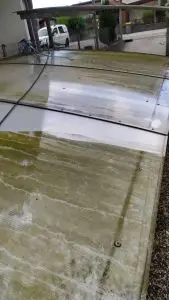 Čiščenje plehnatih in plastičnih delov hiše